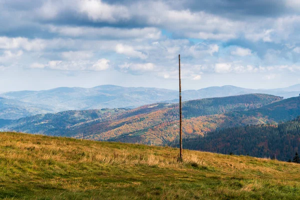 Beautiful View Beskids Rysianka Autumn Mountain Landscape Sunny Day Marking — Stock Photo, Image