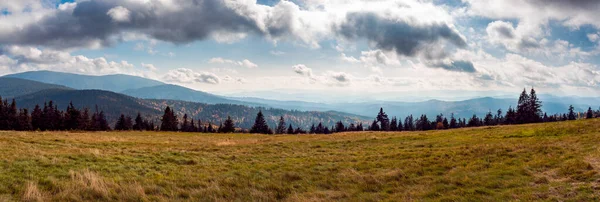 Blick Vom Rysianka Gebirge Auf Die Beskiden Hügel Mit Wäldern — Stockfoto