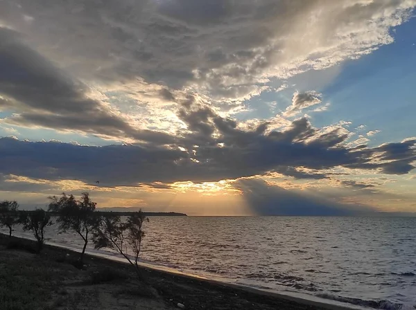 Ciel Nuageux Coloré Portrait Sur Mer — Photo