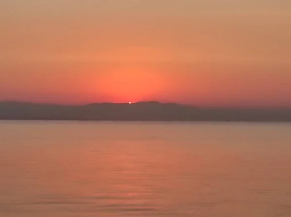 Hermosa Puesta Sol Naranja Roja Junto Mar — Foto de Stock