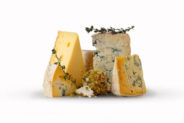 Peynirli shropshire, langre, asiago, gorgonzola, shankish peyniri çeşitleri. Peynir tabağı izole.