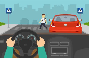 Araba sürüyorum. Yaya geçidinde sinyal olmadan saklanmış yaya çocuk. Yol güvenliği kuralları. Yaya geçidinde duran araçları asla geçme..
