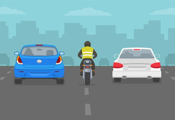 都市道路や高速道路上の車の間のオートバイのライダー 車の運転手は 道路を共有する バックビュー 平面ベクトル図テンプレート — ストックベクタ