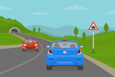 Dağ yoluna doğru giden mavi bir sedan araba. İlerideki tünel uyarı yolu ya da trafik işareti. Düz vektör resimleme şablonu.