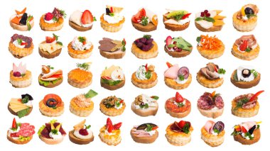 Beyaz arka planda bir sürü farklı kanepe