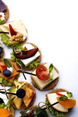 Kanepe mi, krep mi? Aperatif olarak ideal..