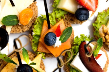 Kanepe mi, krep mi? Aperatif olarak ideal..