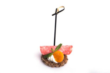 Beyaz arka plan üzerinde izole çeşitli bruschettas