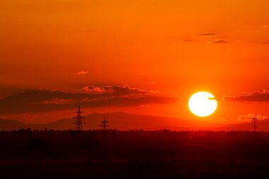 Şehrin üzerinde gün batımı