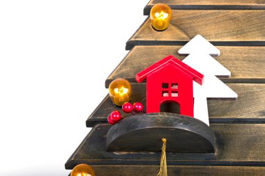 Beyaz arka planda izole edilmiş Noel ağacı ev dekorasyonu