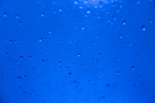 Regentropfen Auf Glashintergrund Abstrakte Winterlandschaft — Stockfoto