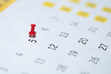 Bir takvimi bir iğne ile kapat