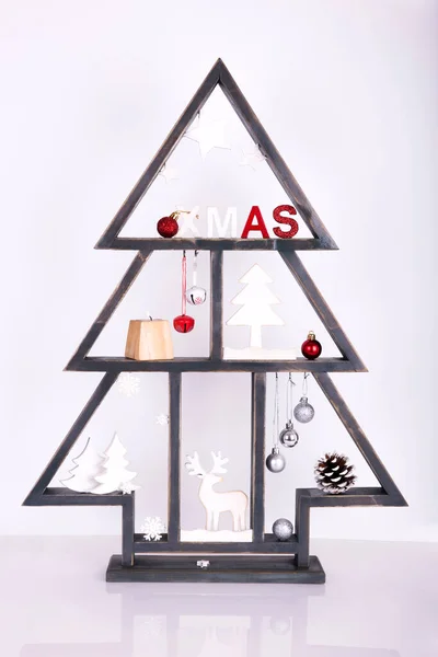 Árbol Navidad Decorativo Madera Aislada Sobre Fondo Blanco — Foto de Stock