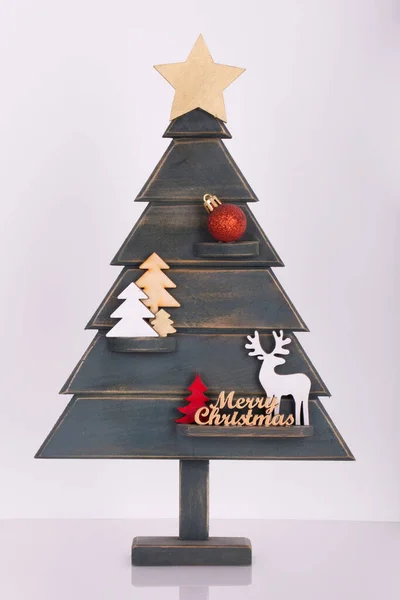 Árbol Navidad Decorativo Madera Aislada Sobre Fondo Blanco — Foto de Stock