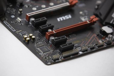 bir bilgisayar anakartını kapat