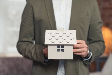 Erkek mimarlar, gerçek emlakçılar.