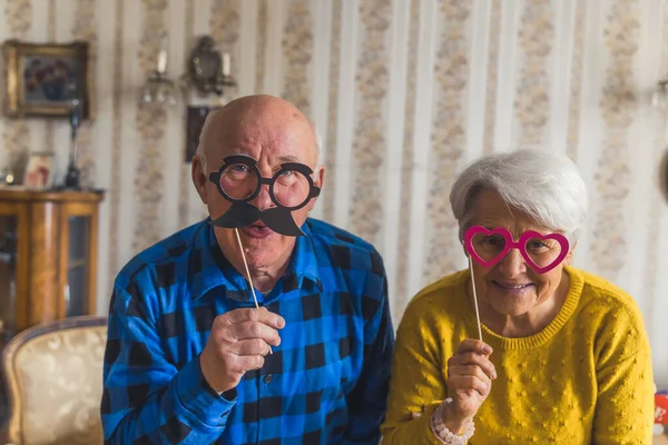 Cheerful grandparents with cute glasses senior people support concept living room medium closeup — Stockfoto