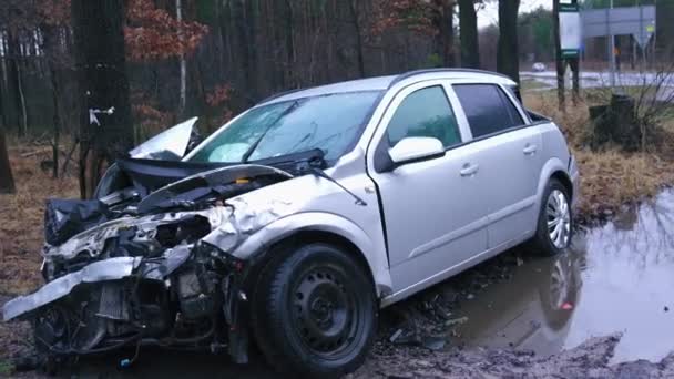 Car wrecked on the roadside during rainy winter day, handheld slowmo shot automobile accident — Stock Video