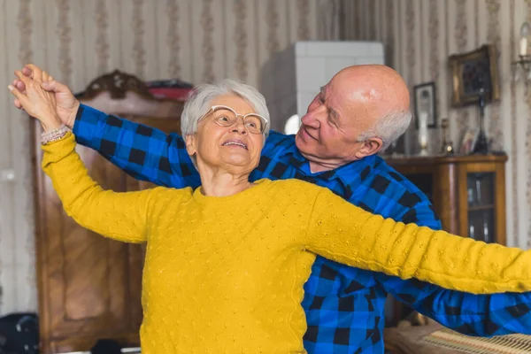 Scene from Titanic by Caucasian senior couple senior people support concept medium shot living room — Stockfoto