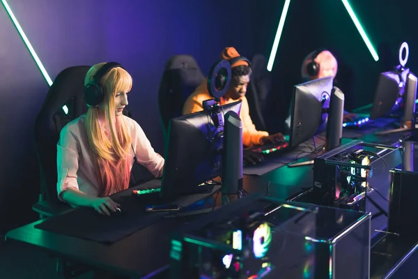 Interracial Team Playing Esports Games on Computers Using Professional Equipment. Gaming Cafe Interior. —  Fotos de Stock