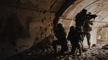 Gizli komando birliklerinin oluşturduğu tünel kanalı.