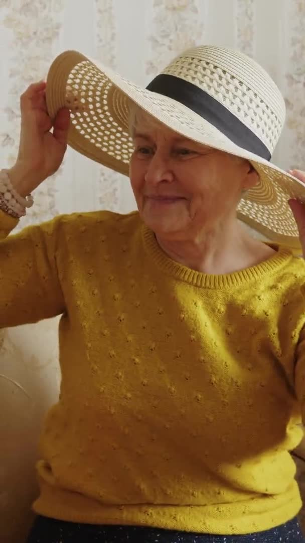 Elderly Woman Short Haircut Straightens Her Sunhat High Quality Footage — Stock Video