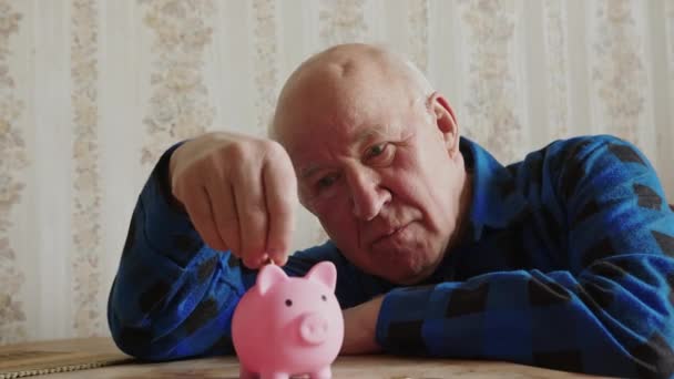 Elderly Caucasian Man Throwing Coins Piggy Bank Horizontal High Quality — Stock Video