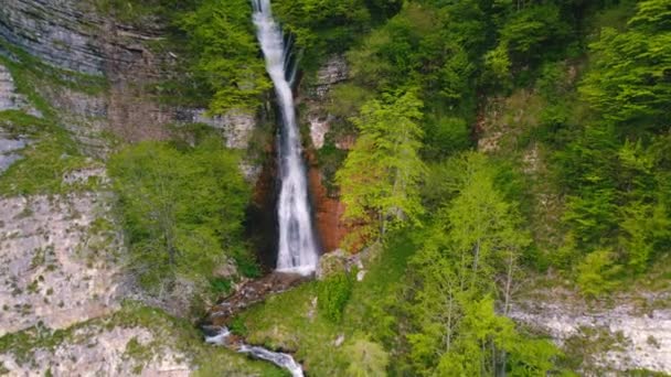 Panorama Eines Gewaltigen Kinchkha Wasserfalls Okatse Canyon Der Nähe Von — Stockvideo