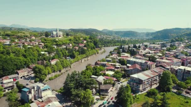 Panoramica Drone Girato Del Fiume Rioni Cattedrale Bagrati Kutaisi Georgia — Video Stock