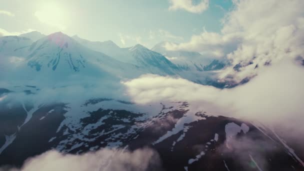 Geweldig Uitzicht Grote Besneeuwde Kaukasus Bergen Georgië Luchtfoto Hoge Kwaliteit — Stockvideo