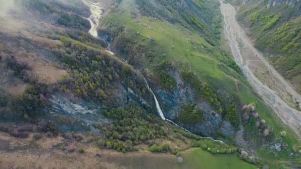 Close Uitzicht Vanuit Lucht Berghelling Een Vallei Hoge Kwaliteit Beeldmateriaal — Stockvideo