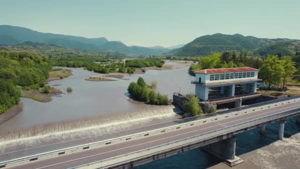 Снимок Беспилотника Широкой Реки Моста Ней Джорджия Высококачественные Кадры — стоковое видео