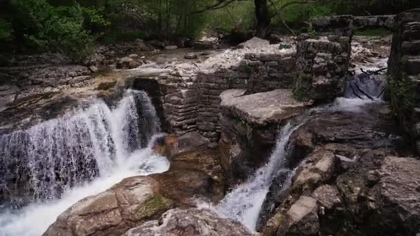 美しい渓流の風光明媚なショット ジョージア ヨーロッパ 高品質4K映像 — ストック動画