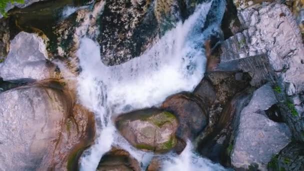 Underbart Vattenfall Berg Från Ovan Högkvalitativ Film — Stockvideo