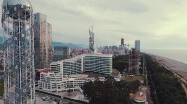 Adjara, Georgia 'daki Batumi şehrindeki güzel binaların melek manzarası. Yüksek kalite 4k görüntü