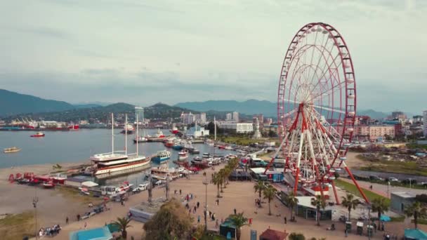 Drone Shot Batumi Sea Port Ferris Wheel West Georgia Cáucaso — Vídeo de Stock