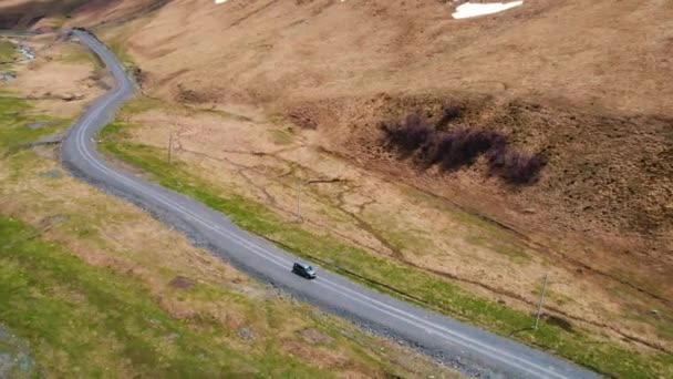 Вид Воздуха Внедорожник Проезжающий Горной Дороге Альтернативный Путь Путешествия Высококачественные — стоковое видео