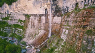 Kinchkha Şelalesi manzarası, İmereti Bölgesi, Gürcistan. Yüksek kalite fotoğraf