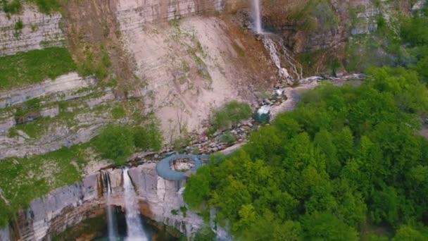 Natursköna Drönare Skott Enorm Okatse Waterfall Georgien Turistiska Landmärke Högkvalitativ — Stockvideo