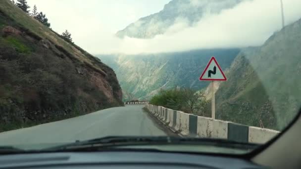2022 Kazbegi Georgië Een Auto Die Bergweg Rijdt Hoge Kwaliteit — Stockvideo