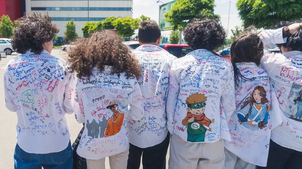 2022 Tbilisi Georgia Estudantes Escola Vestindo Camisas Brancas Com Inscrições — Fotografia de Stock