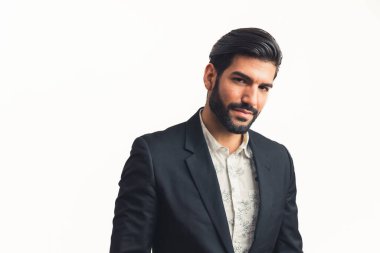 Yakışıklı Latin iş adamı yakın plan portre pozu veriyor. Yüksek kalite fotoğraf