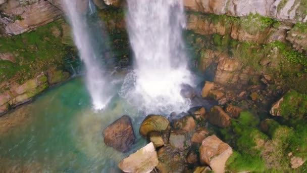 Panorama Van Grote Kleine Watervallen Naast Elkaar Schilderachtige Drone Shot — Stockvideo