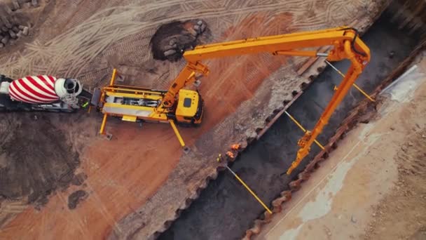 Dos Trabajadores Cuello Azul Que Utilizan Sus Máquinas Construcción Para — Vídeos de Stock