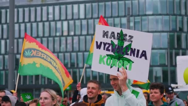 2022 Warschau Polen Pro Cannabisgebruikers Tijdens Mars Van Marihuana Juni — Stockvideo