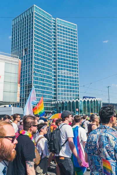 Varşova Polonya 2022 Eşitlik Yürüyüşü Insanlar Şehrin Merkezine Gidiyor Yüksek — Stok fotoğraf