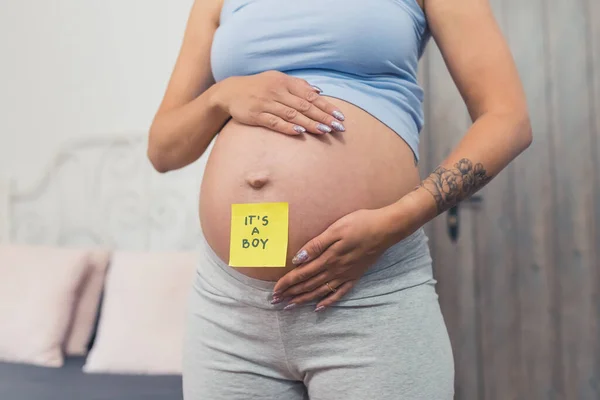 Pregnant Woman Sticky Note Saying Boy Her Belly Closeup High — Stock fotografie