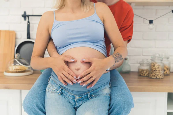 Unrecognizable Couple Kitchen Partners Holding Hands Together Pregnant Belly Pregnancy — Stock fotografie