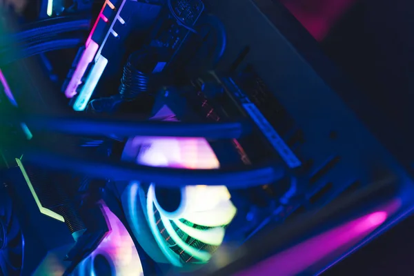 Nahaufnahme Eines Farbenfrohen Hellen Benutzerdefinierten Computerkühlers Mit Led Lampen Innenseiten — Stockfoto