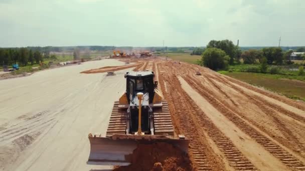 Disparo Dron Vista Frontal Una Excavadora Amarilla Gigante Durante Construcción — Vídeos de Stock